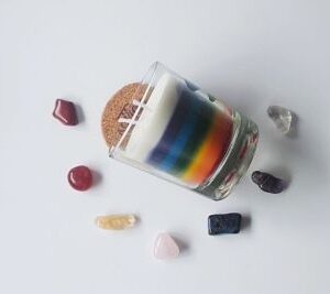 Vela y cuarzos 7 chakras
